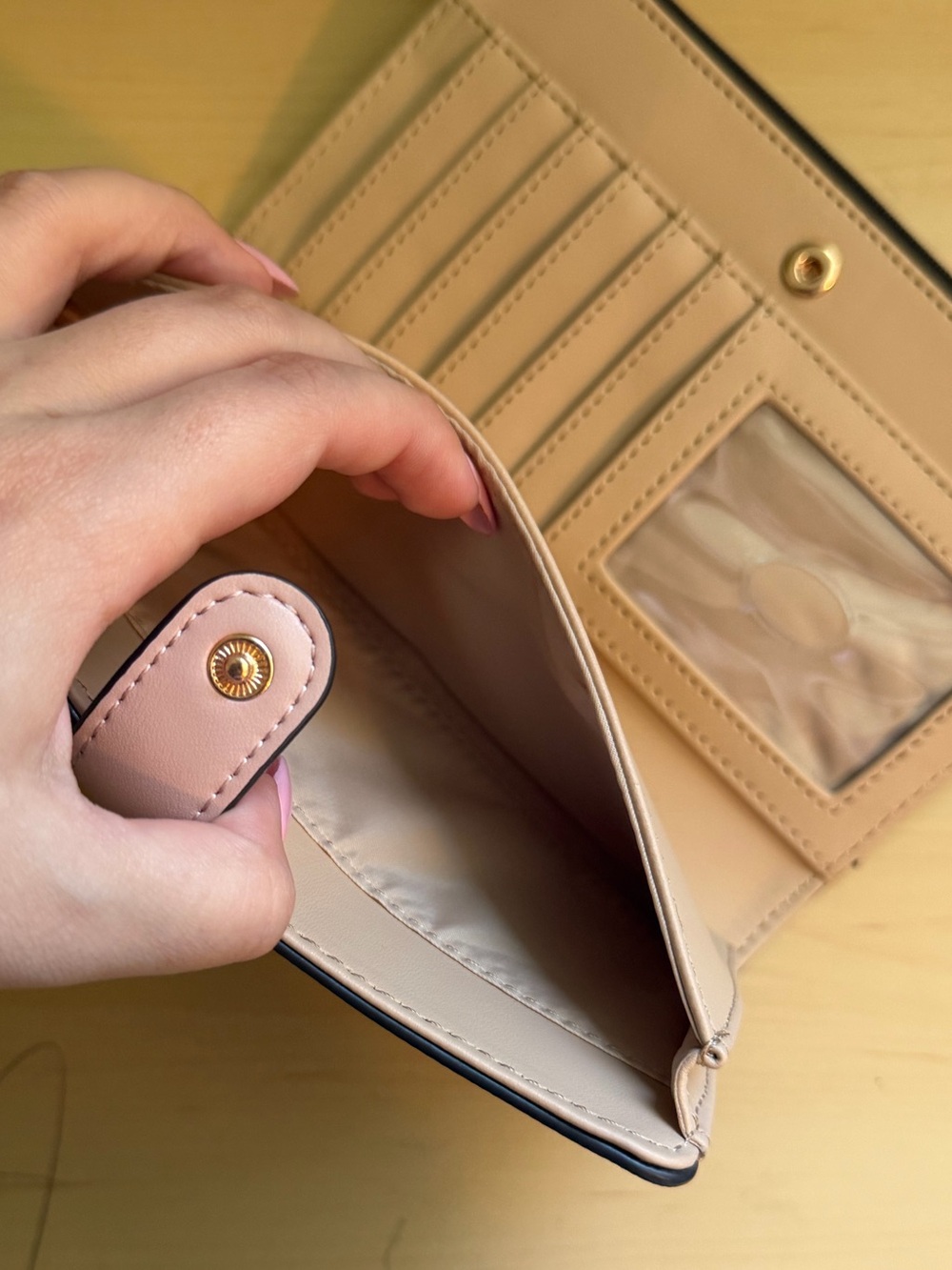 Guess Signature Brown and Pink Wallet Like New - Picture 8 of 13